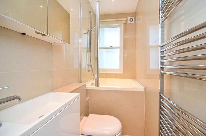 2 Bedroom Flat To Rent In Hawthorn Road, Crouch End, London, N8