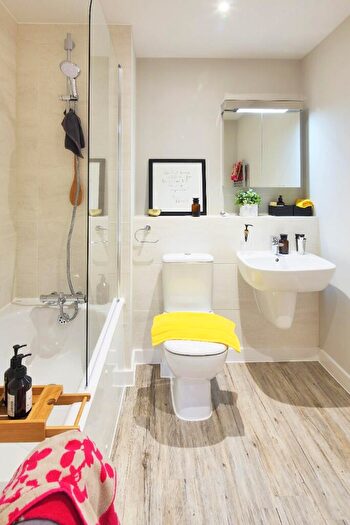 2 Bedroom Apartment To Rent In Queensway, Southampton, Hampshire, SO14