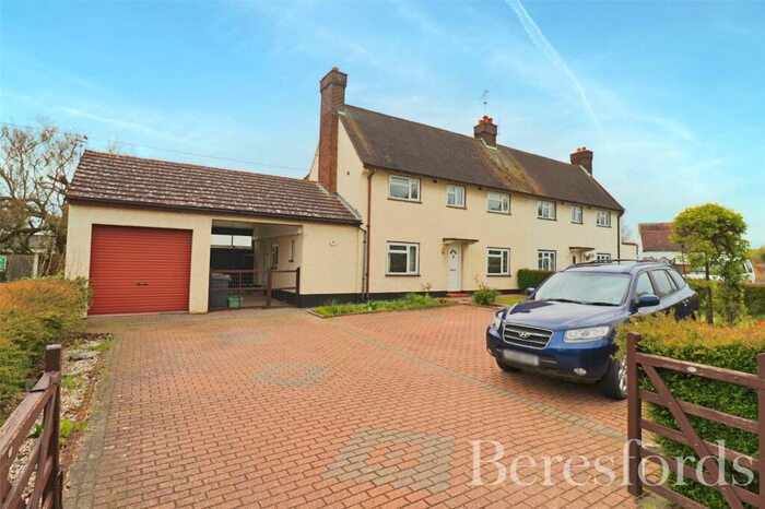 3 Bedroom Semi-Detached House For Sale In Roxwell Road, Writtle, CM1
