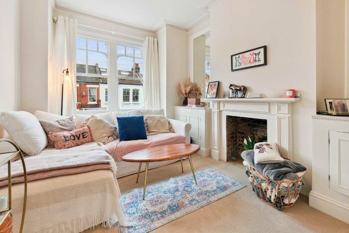 2 Bedroom Maisonette To Rent In Hambalt Road, London, SW4