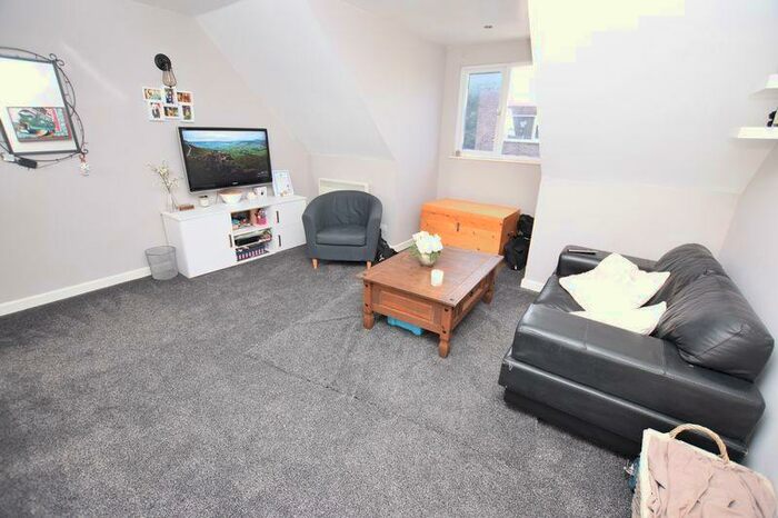 1 Bedroom Flat To Rent In High Street, Stanford-Le-Hope, SS17