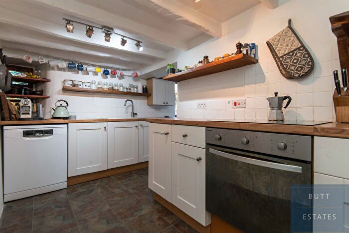 2 Bedroom Cottage For Sale In The College, Ide, Exeter, EX2
