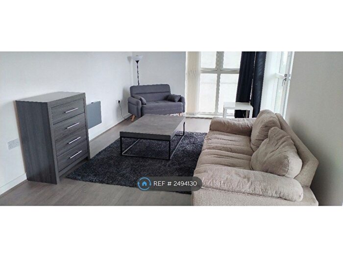 2 Bedroom Flat To Rent In Elmwood Lane, Leeds, LS2