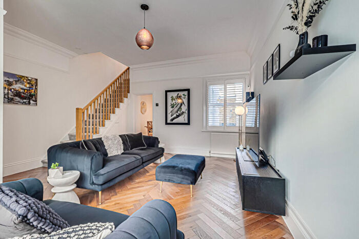 4 Bedroom Terraced House For Sale In Glendale Gardens, Leigh-on-sea, SS9