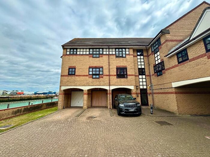 2 Bedroom Flat To Rent In St Marys Place, Emerald Quay, Shoreham-By-Sea, West Sussex, BN43