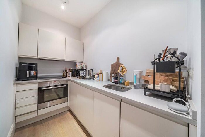1 Bedroom Flat For Sale In Battersea Bridge Road, Battersea, London, SW11
