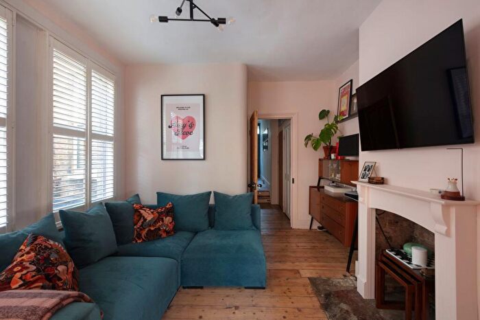 3 Bedroom Maisonette For Sale In Pretoria Road, Leytonstone, London, E11