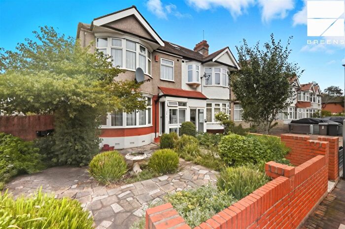 3 Bedroom End Of Terrace House For Sale In Wadham Road, E17