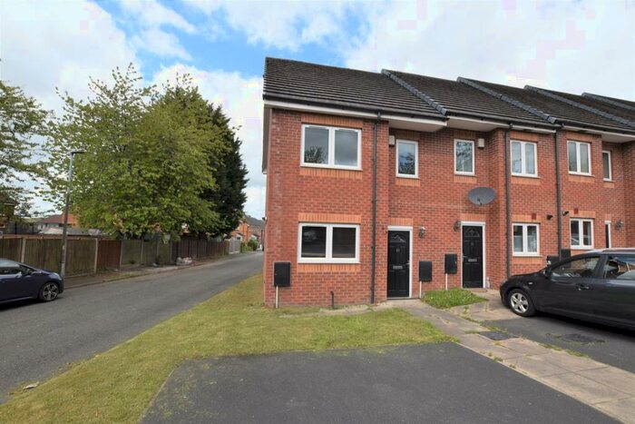 3 Bedroom End Of Terrace House To Rent In Hamilton Street, Blackburn, BB2