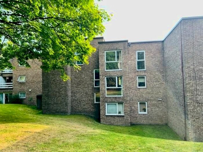 1 Bedroom Flat To Rent In Lister Gardens, Bradford, BD8