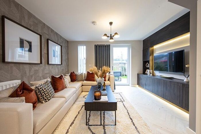 2 Bedroom Flat For Sale In Albert Road, East Barnet, Barnet, EN4