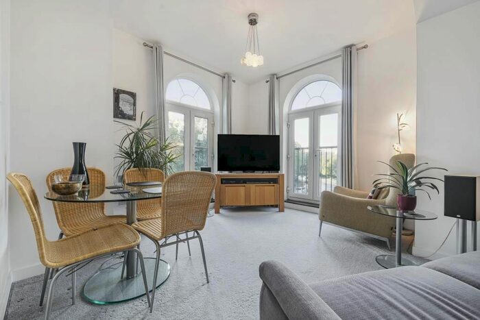 2 Bedroom Flat To Rent In Greenwich Road, Shinfield, RG2