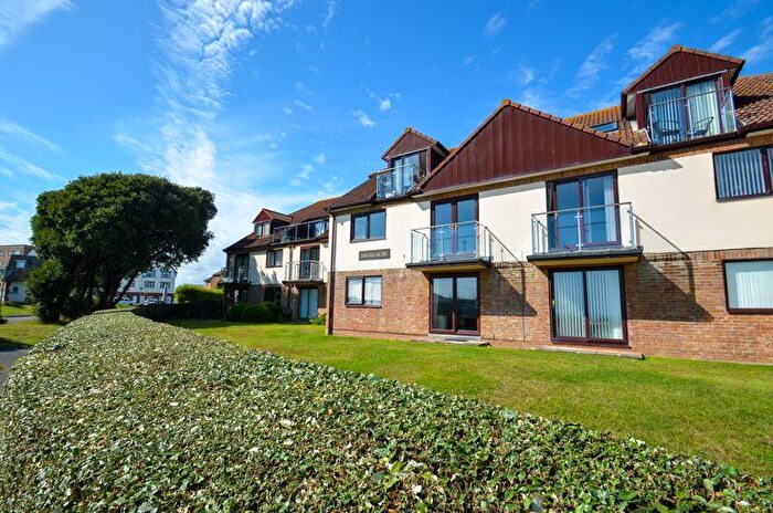 2 Bedroom Apartment To Rent In Marine Drive East - Barton-On-Sea, BH25