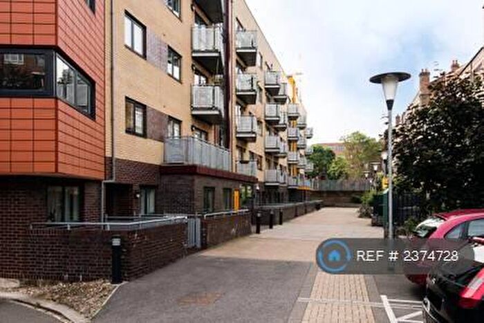 1 Bedroom Flat To Rent In Oakleigh Court, London, N1