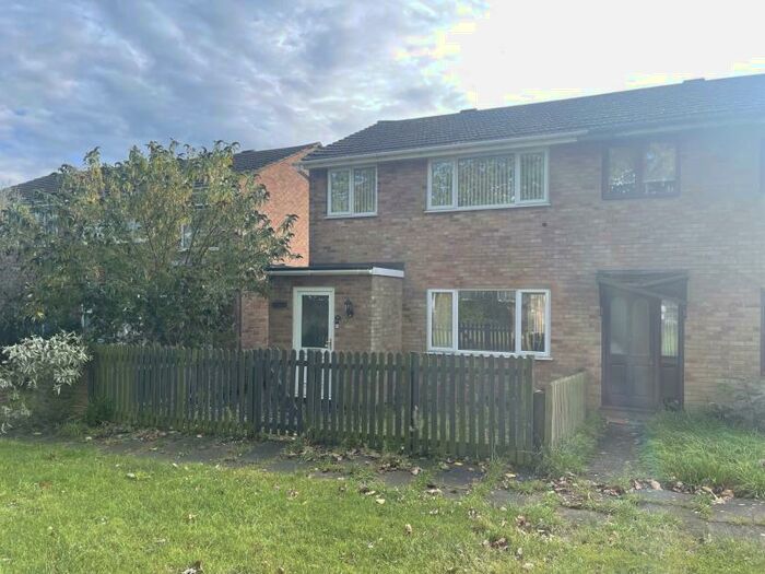 3 Bedroom End Of Terrace House To Rent In Roxburgh Way, Bletchley, MK3