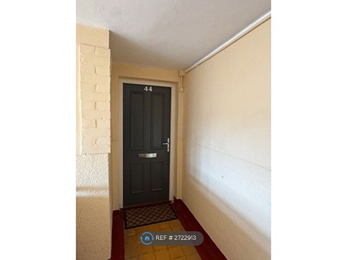 1 Bedroom Flat To Rent In Lemsford Court, Borehamwood, WD6