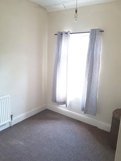 2 Bedroom End Of Terrace House To Rent In Kings Road, Wheatley, DN1