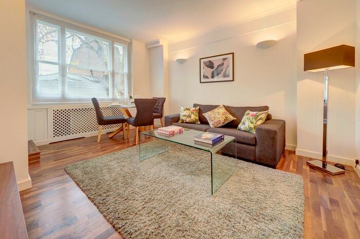 2 Bedroom Flat To Rent In Hill Street, London, W1J