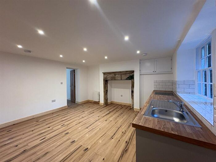 2 Bedroom House To Rent In Savile Terrace, Halifax, HX1