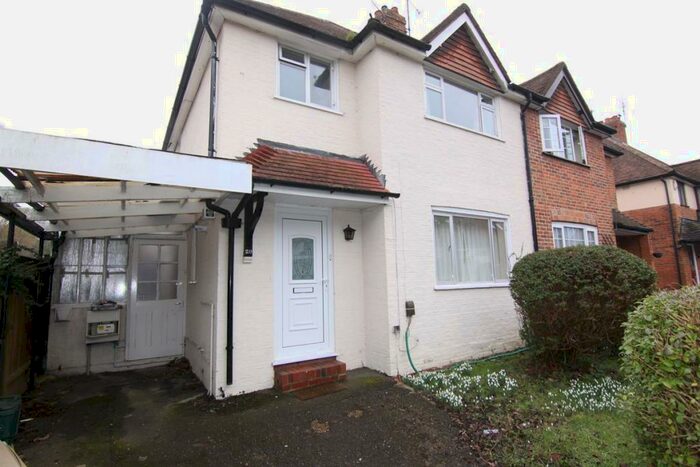 4 Bedroom Semi-Detached House To Rent In Guildford, GU2