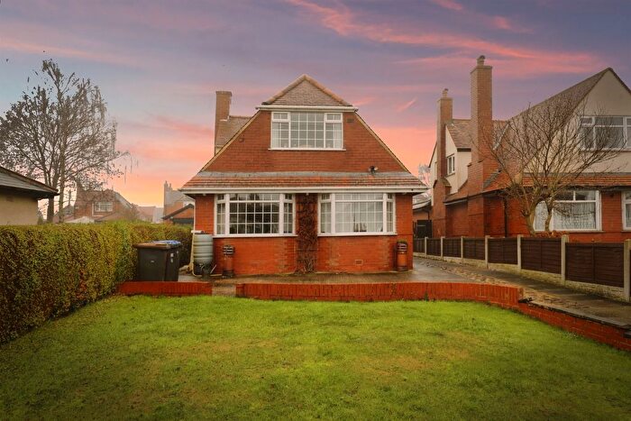 4 Bedroom Detached Bungalow For Sale In Stonefall Avenue, Harrogate, HG2