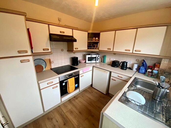3 Bedroom Flat To Rent In Sturmer Way, London, N7