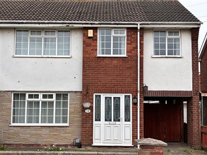 4 Bedroom Semi Detached House For Sale In St. Nicholas Drive, Grimsby, DN37