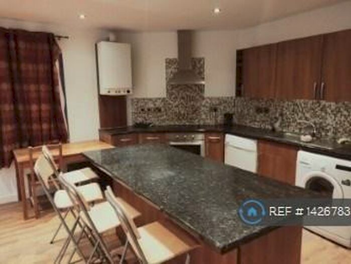 3 Bedroom End Of Terrace House To Rent In Burnham Street, Kingston Upon Thames, KT2