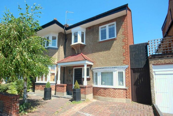 3 Bedroom Flat To Rent In Southdown Avenue, London, W7