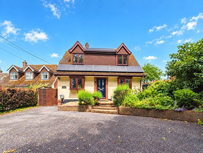 4 Bedroom Detached House For Sale In New Road, Pamber Green, Tadley, RG26