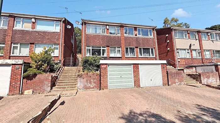 4 Bedroom Semi Detached House For Sale In Rochester Drive, Bexley, Kent, DA5