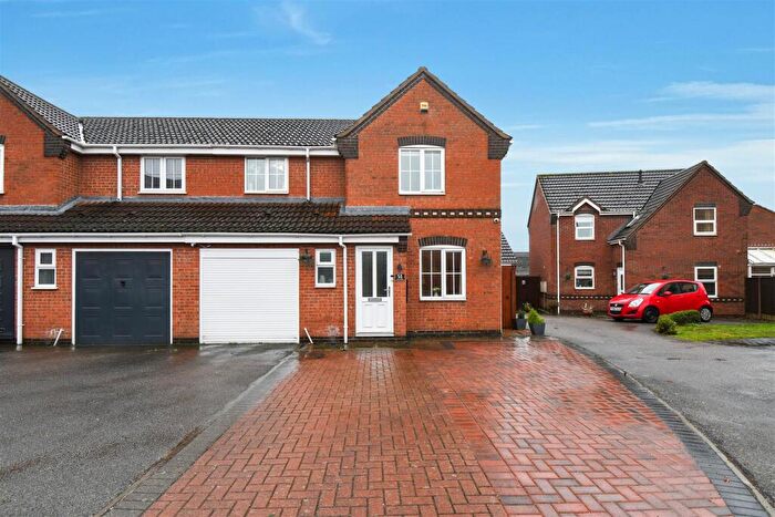 3 Bedroom Semi Detached House For Sale In Gorse Close, Scunthorpe, DN16