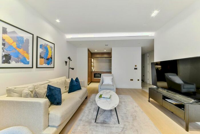 1 Bedroom Flat To Rent In Lincoln Square, Portugal Street, Londonm, WC2A