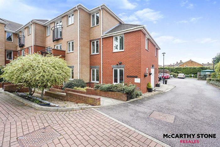 1 Bedroom Apartment For Sale In Olympic Court, Cannon Lane, Luton, Stopsley, LU2
