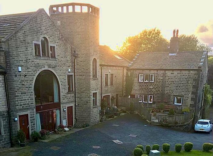 3 Bedroom Mews House For Sale In Tower View, Todmorden, OL14