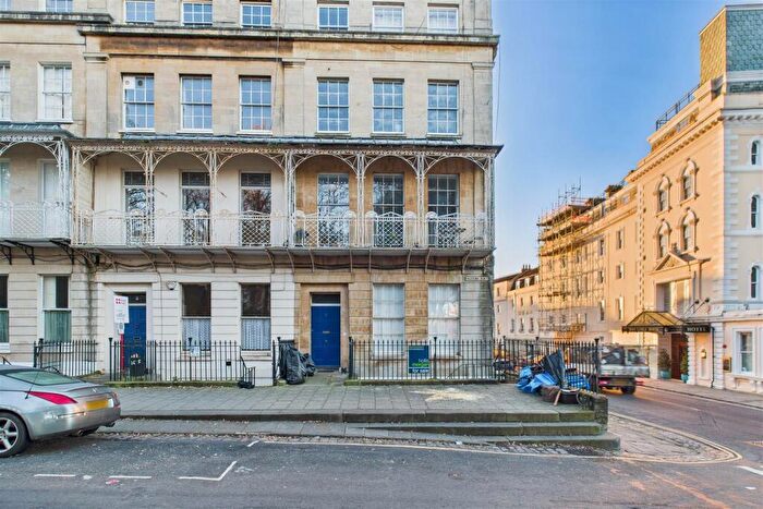 2 Bedroom Flat For Sale In Caledonia Place, Clifton, BS8