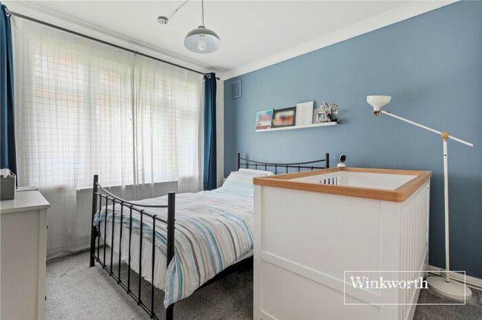 1 Bedroom Apartment For Sale In Basing Way, Finchley, London, N3