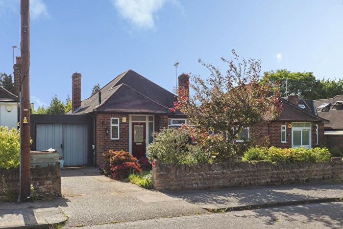 2 Bedroom Detached House For Sale In Balmoral Drive, Bramcote Hills, Nottingham, NG9