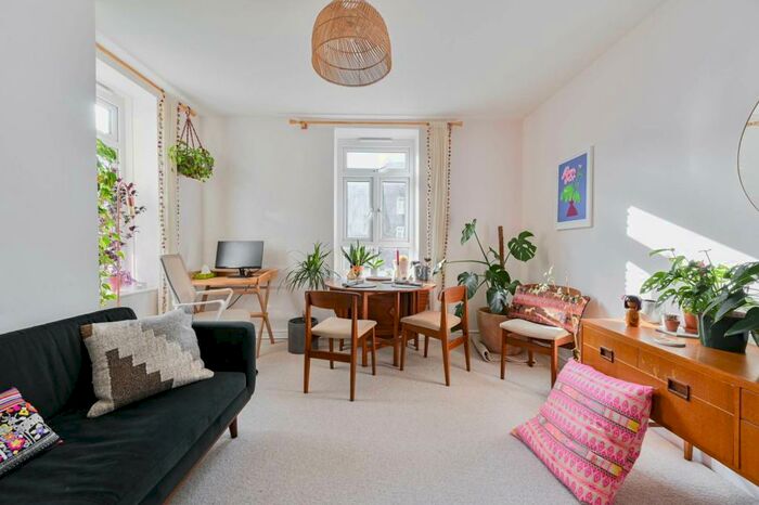 2 Bedroom Flat To Rent In Homerton Road, Hackney, London, E9