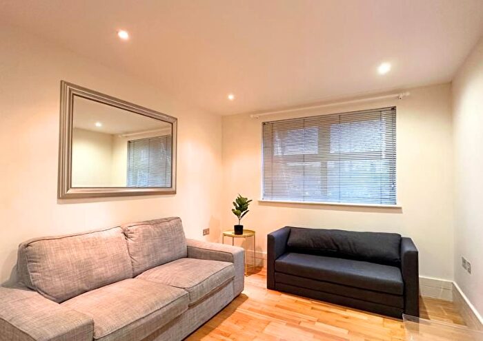2 Bedroom Flat To Rent In Seymour Place, Marylebone, London, W1H