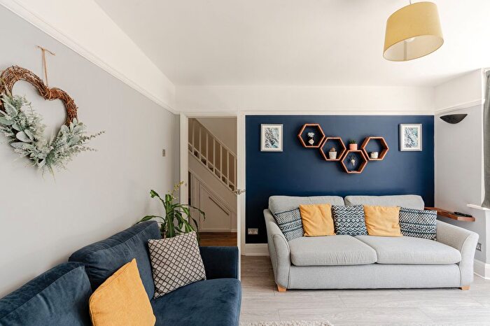 3 Bedroom Semi-Detached House For Sale In Wingfield Road, Bedminster, Bristol, BS3