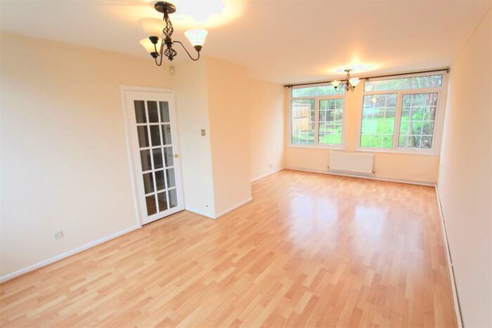 2 Bedroom Terraced House To Rent In Gatward Close, Winchmore Hill, N21