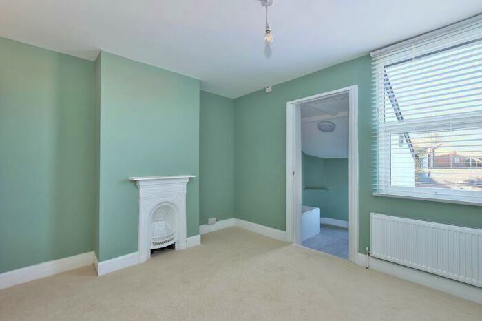 2 Bedroom Terraced House To Rent In Station Road, Marlow, SL7