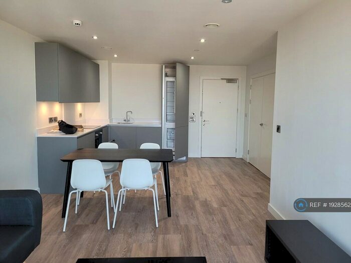 2 Bedroom Flat To Rent In Store St, Manchester, M1
