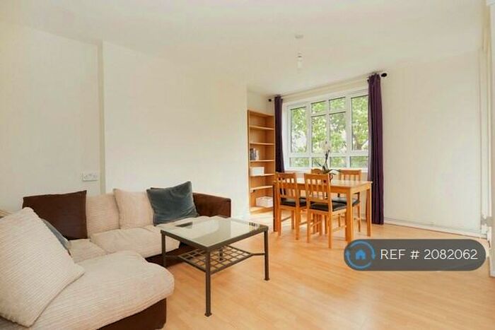 2 Bedroom Flat To Rent In Dan Bryant House, London, SW12