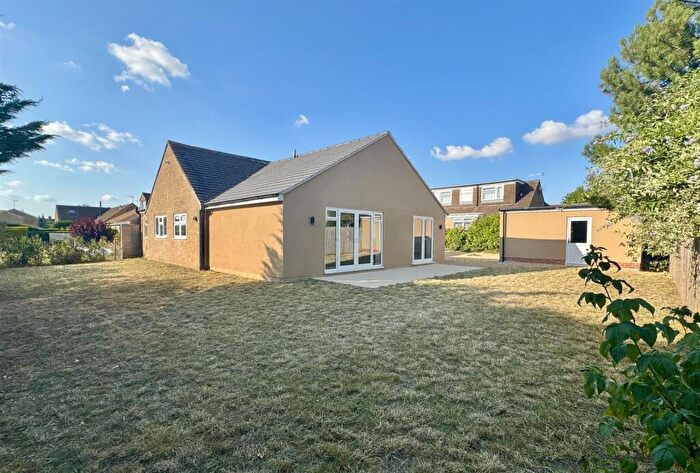 4 Bedroom Bungalow For Sale In Stratton, Cirencester, GL7