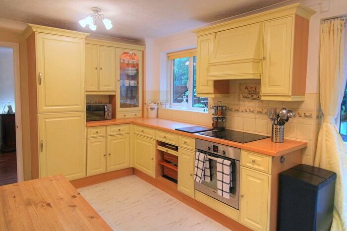4 Bedroom Detached House For Sale In Grasmere Close, Eastbourne, BN23