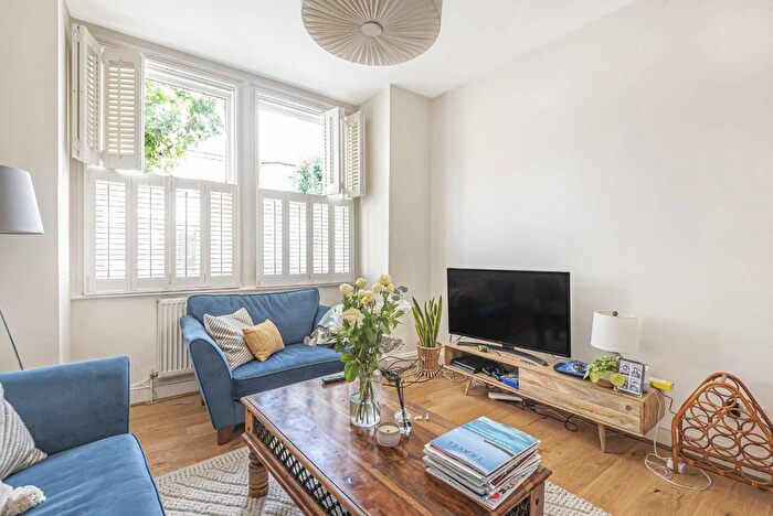 2 Bedroom Flat To Rent In Farlton Road, Earlsfield, SW18