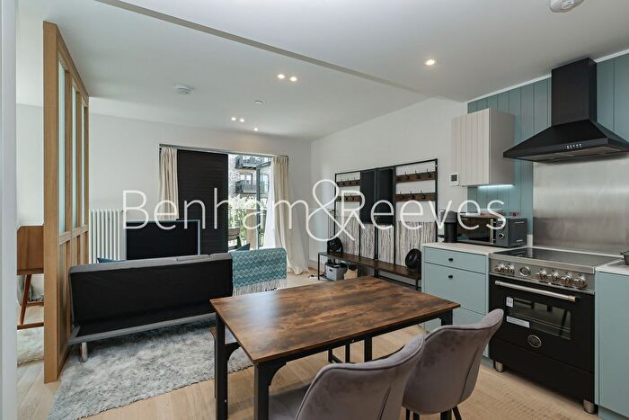 Studio To Rent In Calville House, Brentford, TW8