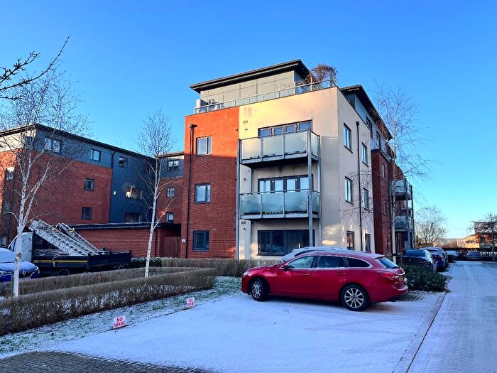 2 Bedroom Ground Maisonette To Rent In Provis Wharf, Aylesbury, Buckinghamshire, HP20